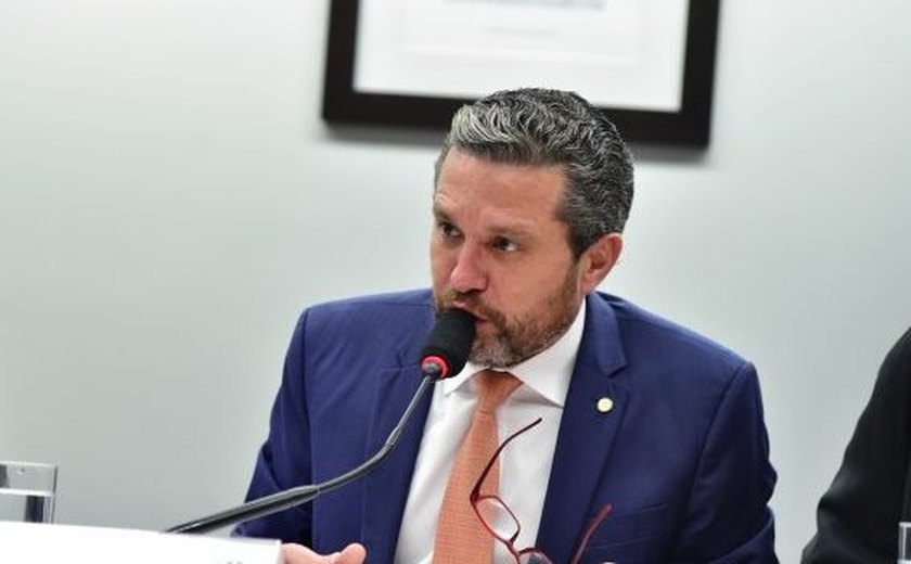 Relator defende que a Câmara decida sobre possível proibição de tarifa por tráfego de dados