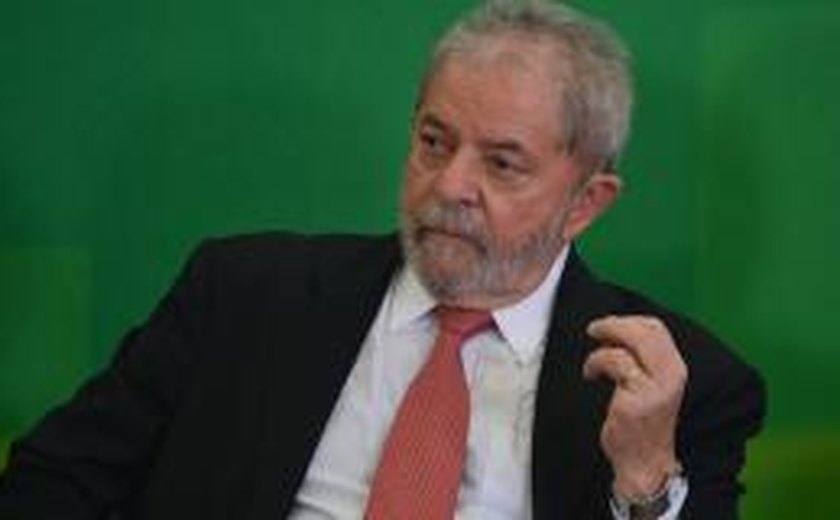 Presidente do PT pede apoio para lançar Lula candidato em abril