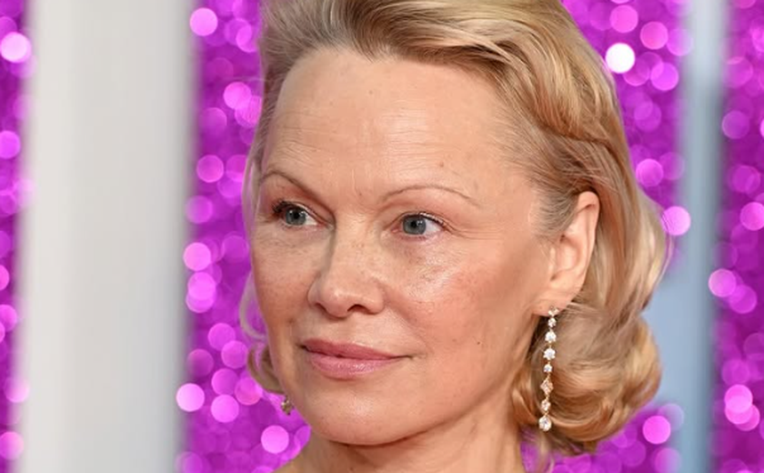 Pamela Anderson e Liam Neeson estão namorando, diz revista