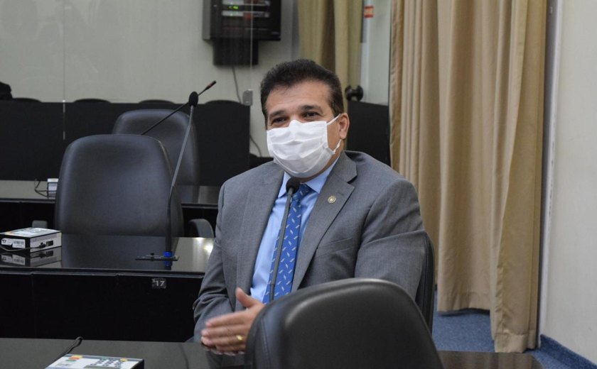 Ricardo Nezinho solicita reabertura de feiras de animais em Alagoas