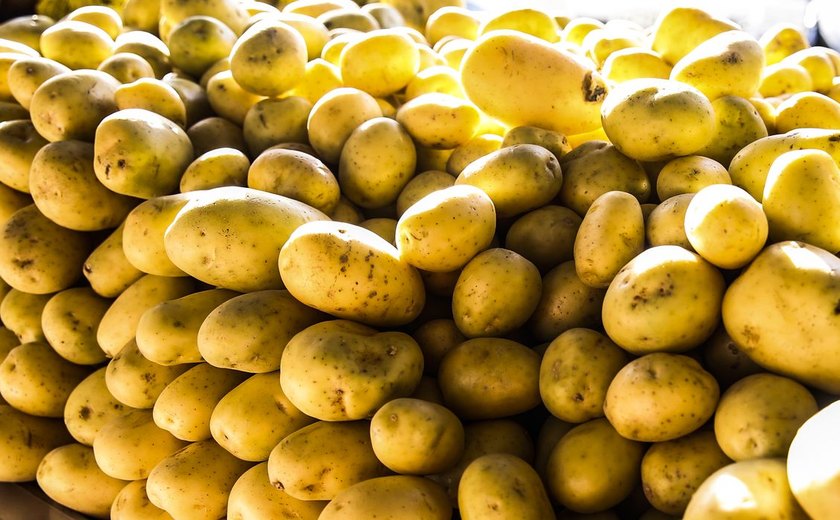 Batata-inglesa e leite longa vida puxam inflação em junho