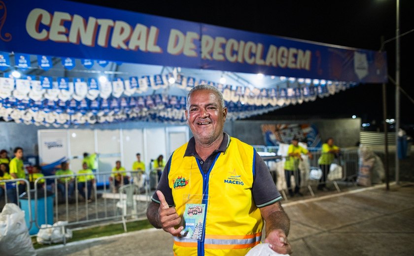 'Chance de levar o sustento para minha família', diz catador sobre Central de Reciclagem