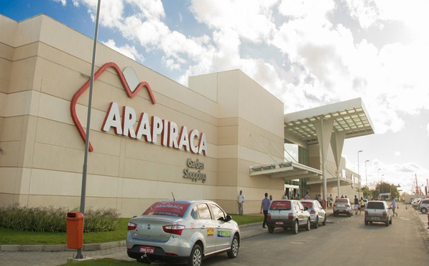 Fiscalização de trânsito pela SMTT no estacionamento do Arapiraca Garden Shopping em vagas de idosos e deficientes