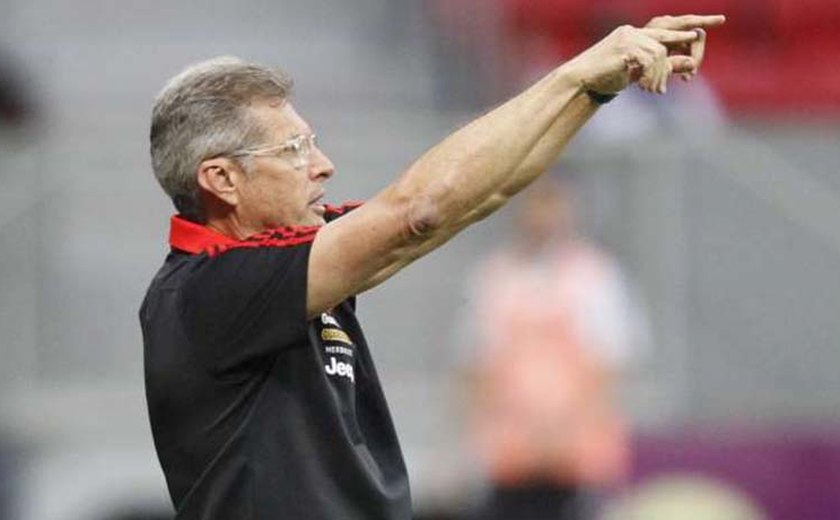 Oswaldo critica condições de trabalho no Flamengo