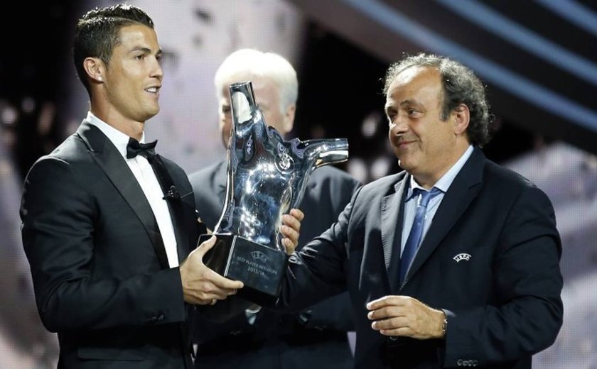 Cristiano Ronaldo leva o prêmio de melhor jogador da Europa