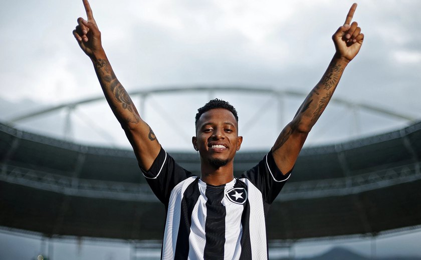 Botafogo anuncia contratação de Tchê Tchê e Lucas Fernandes; Cuesta é apresentado