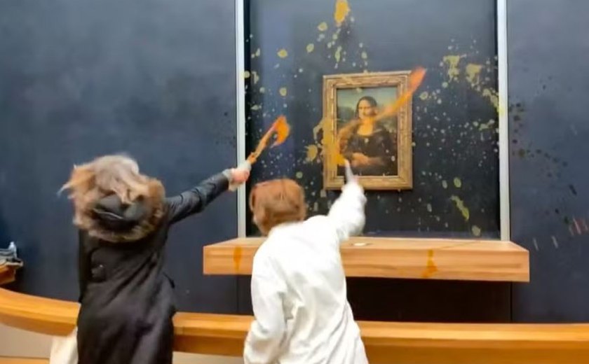 Manifestantes atiram sopa contra a 'Mona Lisa' de da Vinci no Louvre