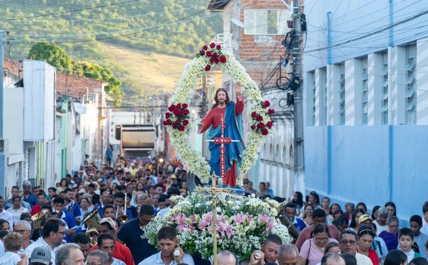 Procissão terrestre e fluvial marcam o encerramento da Festa de Bom Jesus dos Navegantes em Traipu
