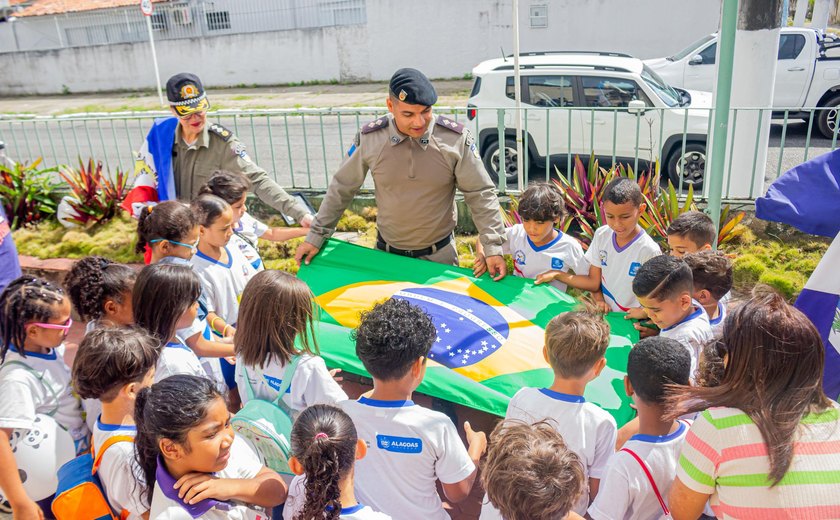 Crianças da Rede Estadual de Ensino visitam Batalhão Escolar e aprendem sobre cidadania