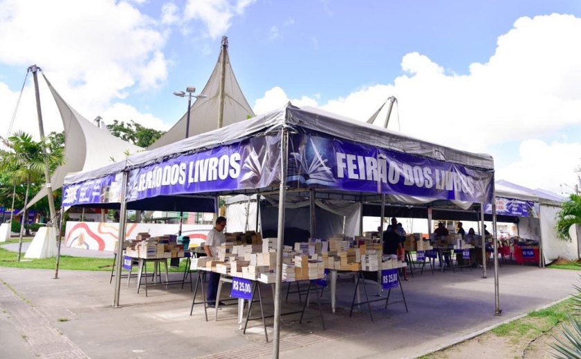 Feirão de Livros na Praça Luiz Pereira Lima vai até este domingo (31)