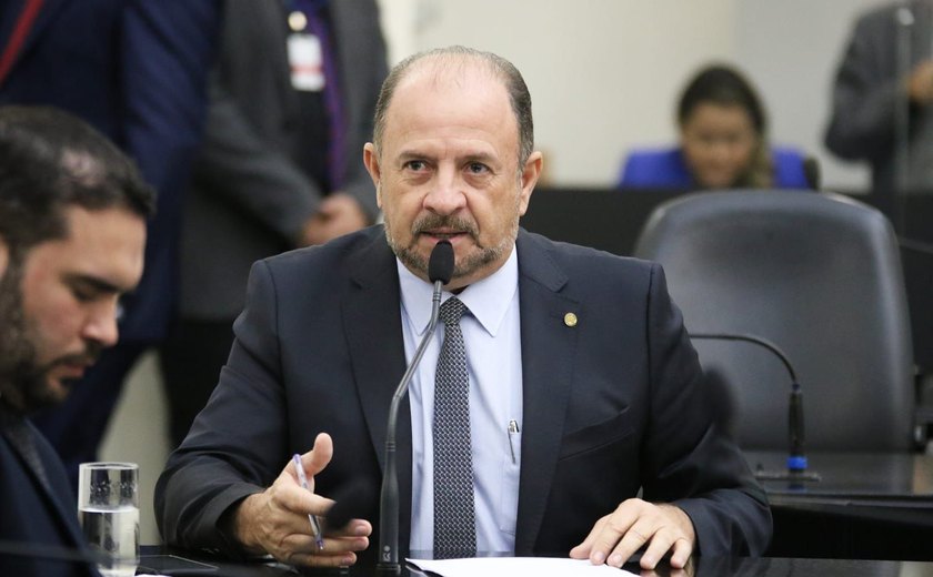 Antonio Albuquerque rejeita federação entre MDB e Republicanos e alerta para riscos à atuação política em Alagoas