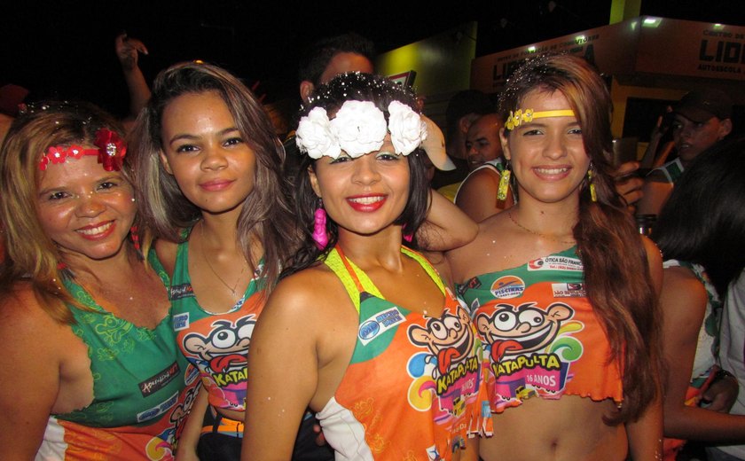 Prévia carnavalesca é iniciada com ‘Bloco Katapulta’ em Palmeira