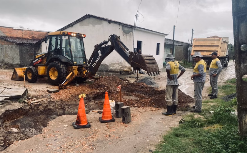 Prefeitura de Penedo recupera dano causado pelas chuvas em rua do bairro Santa Izabel
