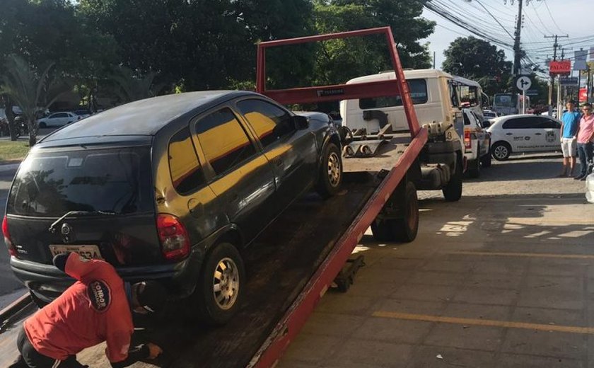 Fiscalização remove veículos por transporte clandestino