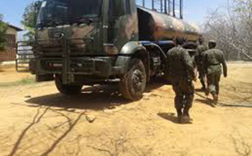 Exército reforça ações de enfrentamento à seca em Palmeira dos Índios