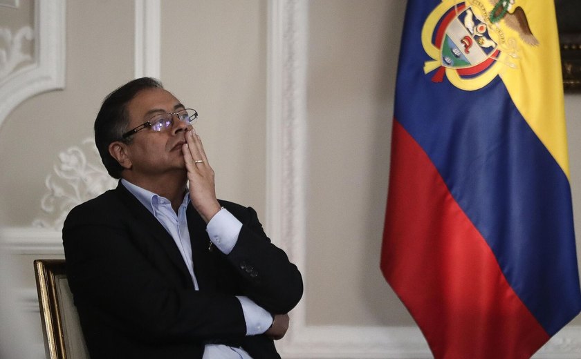 Petro pede que migrantes colombianos irregulares nos EUA retornem ao país 'imediatamente'