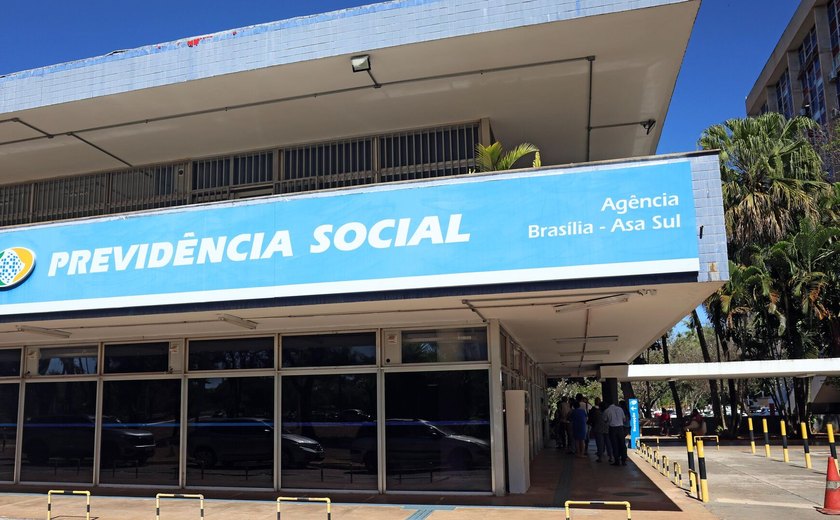 AGU pede bloqueio de R$ 2,56 bilhões de associações suspeitas de fraudes contra aposentados