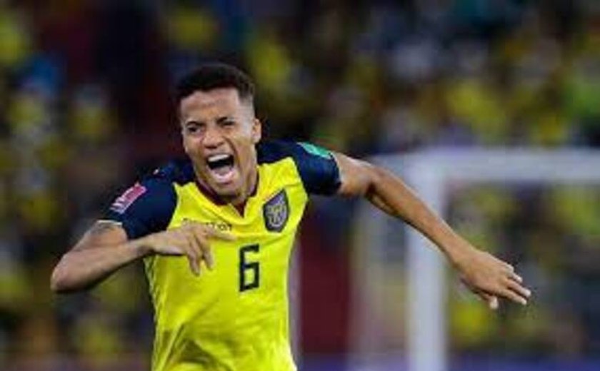 Com advogado brasileiro, Chile avalia caso de colombiano do Equador e mira a Copa