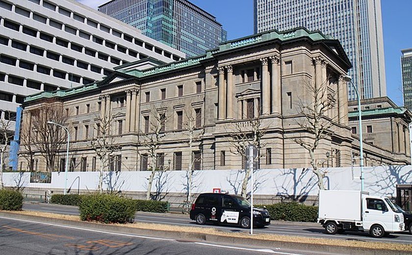Primeiro-ministro do Japão quer manutenção de política acomodatícia para vencer deflação