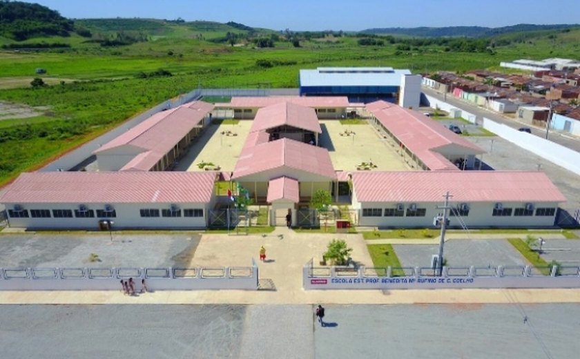 Governador entrega escola de tempo integral em Murici