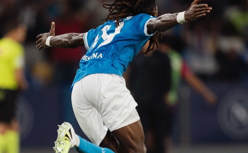 Napoli marca com Anguissa no último lance contra o Cagliari e assume liderança do Italiano