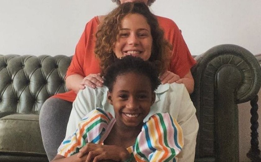 Grávida do segundo filho, Leandra Leal adotou Júlia, com 2 anos, após ficar três anos na fila