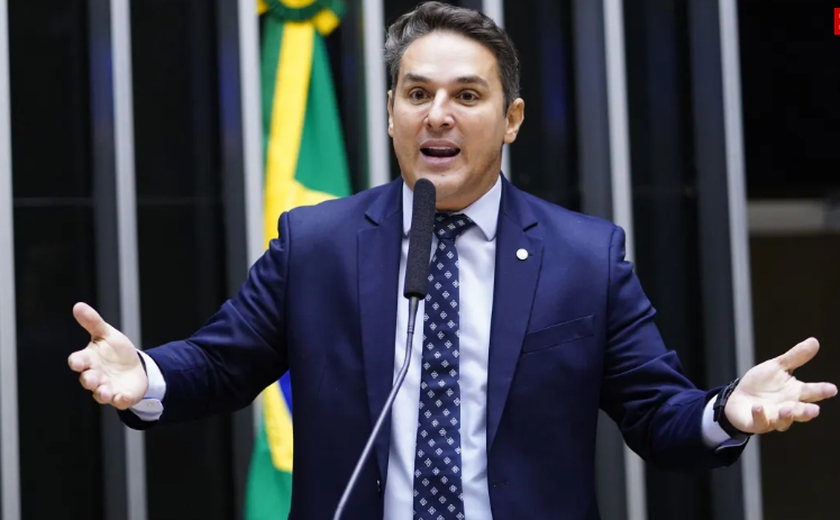 Oposição pressiona por CPI do INSS e define investigação como pauta prioritária