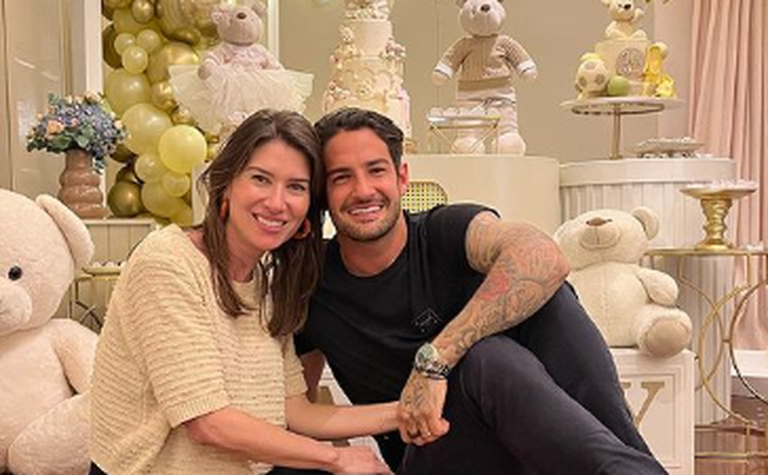 Rebeca Abravanel e Alexandre Pato fazem chá de bebê do primeiro filho