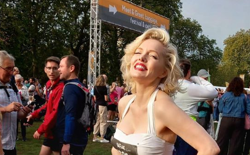 Sósia de Marilyn Monroe revela sofrer com assédio e propostas indecentes: 'homens querem me conquistar'