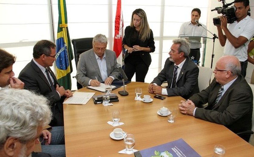 Alagoas firma compromisso para tratamento de resíduos sólidos