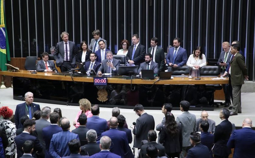 Veja como votou cada deputado em sessão sobre projeto que dá a Lira poder de propor afastamento de deputado ‘brigão’