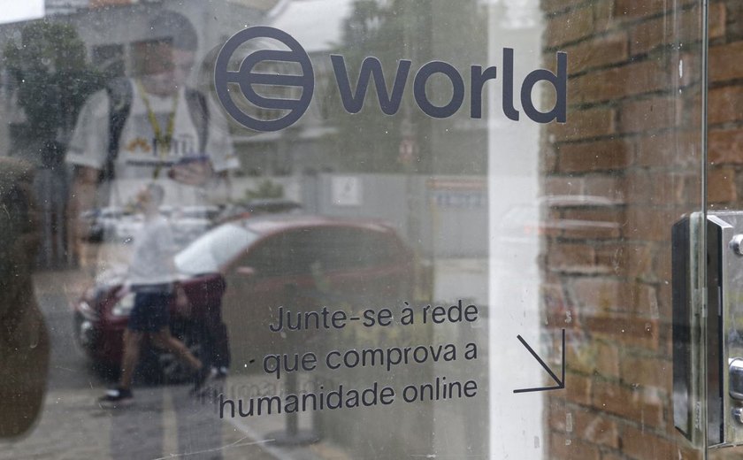 World suspende coleta de íris de brasileiros