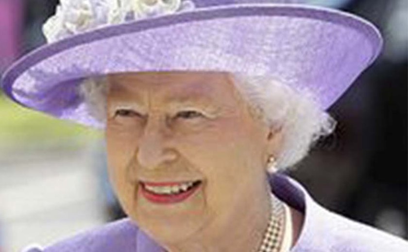 Elizabeth II é a rainha a ocupar por mais tempo o trono britânico