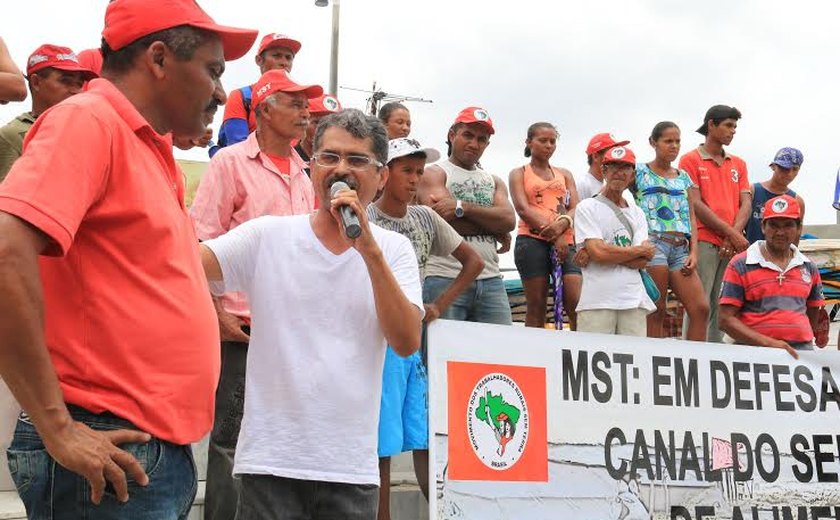 Vereador Edvaldo apoia passeata do MST em luta pelo uso do Canal do Sertão