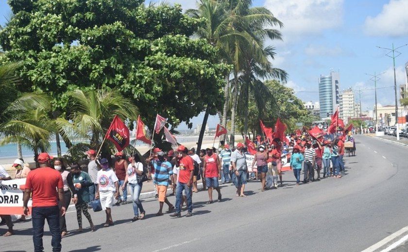 Terras do Grupo João Lira: Movimentos sociais em protesto acampam na Praça Sinimbu