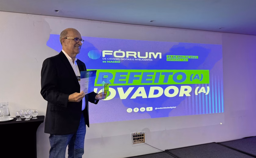 Ronaldo Lopes recebe prêmio Prefeito Inovador