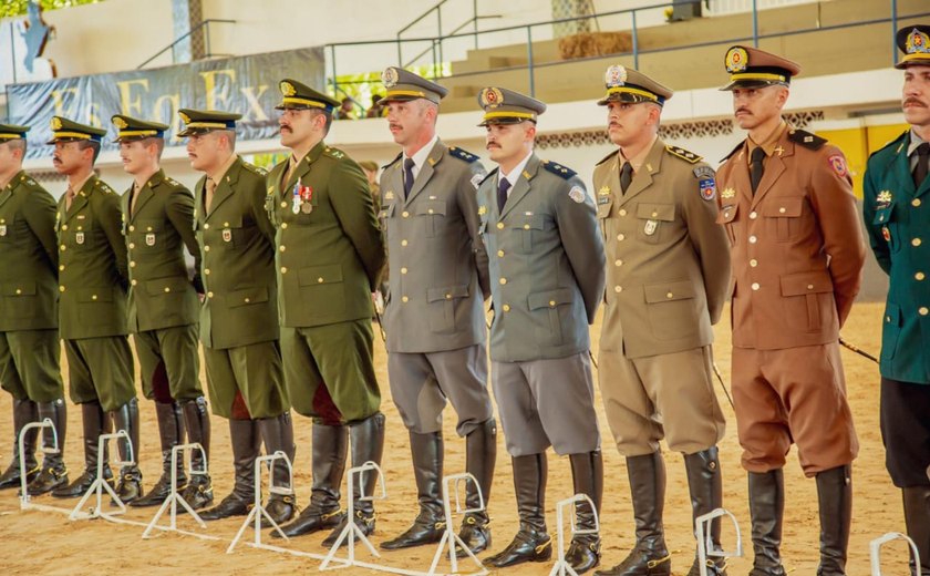 Oficial da PM conclui formação na Escola de Equitação do Exército no RJ