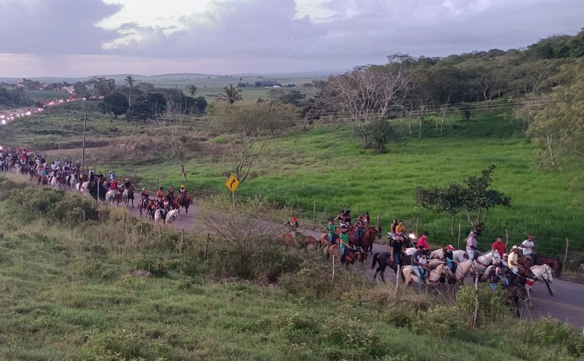 Cavalgada de Padre Cícero reúne milhares de cavaleiros e amazonas e se consolida como a maior da história de Lagoa da Canoa
