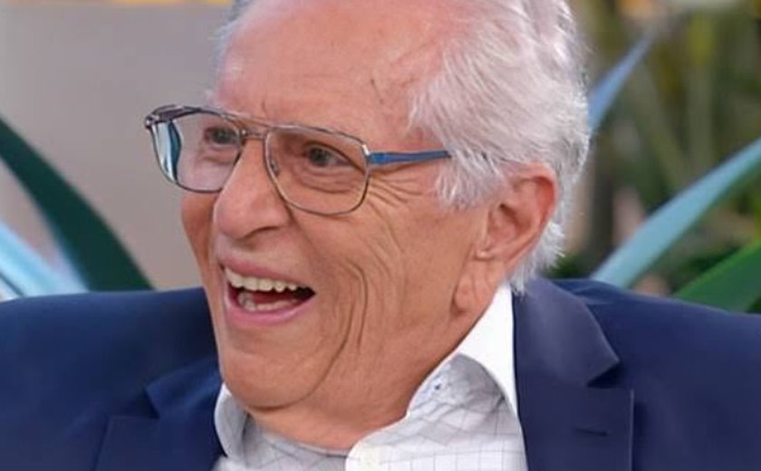 Carlos Alberto de Nóbrega mostra cicatriz na cabeça e comenta acidente