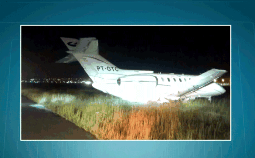 Avião que transportava Aécio Neves faz pouso de emergência em SP