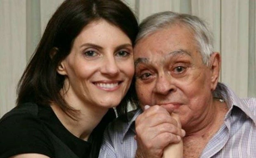 Viúva de Chico Anysio respira sem ajuda de aparelhos, mas segue em estado grave