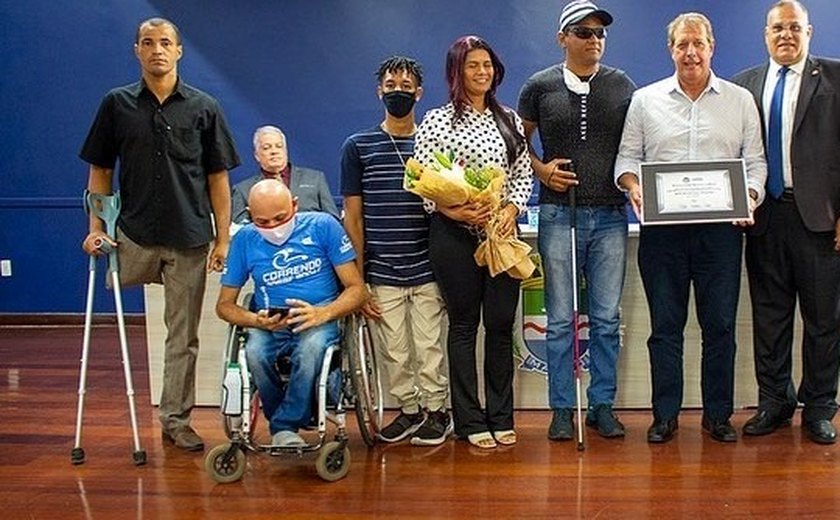 Coordenador do Programa Sesi Pessoas com Deficiência recebe o título de Cidadão Honorário de Maceió