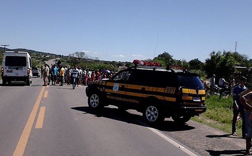 Em Cacimbinhas, acidente de moto deixa um morto e dois feridos na BR-316