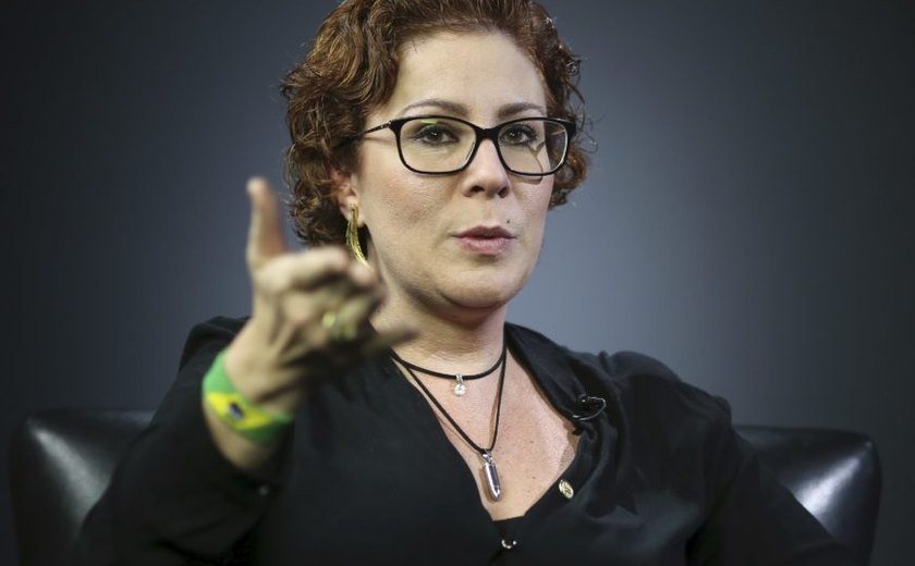 No Twitter, Carla Zambelli e Alê Silva apoiam candidatura de Lira na Câmara