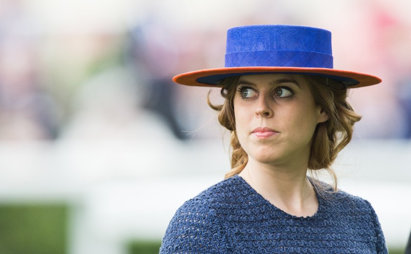 Beatrice, neta da rainha Elizabeth II, da à luz uma menina