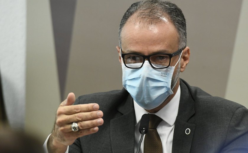 Barra Torres diz desconhecer interlocução para produção de cloroquina no Exército
