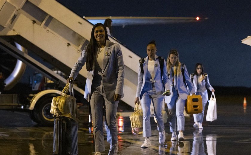 Seleção brasileira desembarca na Austrália para Copa do Mundo Feminina