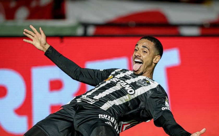 Atlético-MG marca no último lance e desencanta no Brasileirão com vitória sobre o Internacional
