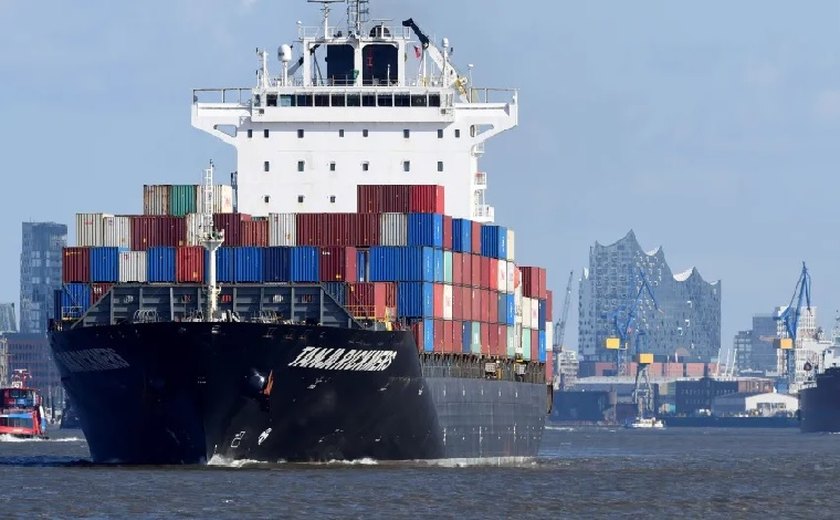 Déficit comercial da zona do euro avança a 18,1 bilhões de euros em dezembro