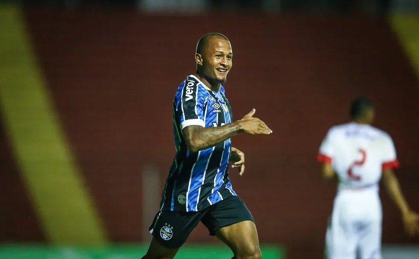CRB anuncia a contratação do atacante Léo Pereira; vários clubes da Série B disputavam o atleta